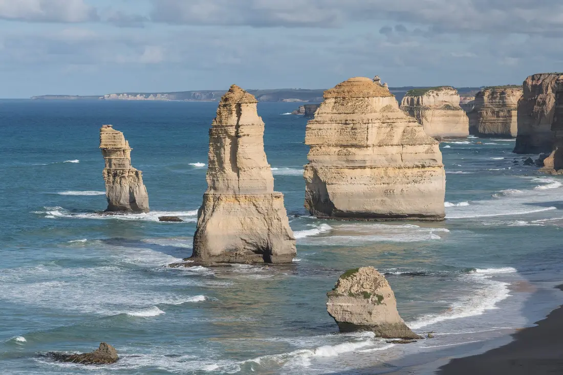 Los Doce Apóstoles, farallones de roca caliza frente a la costa de la Great Ocean Road, en Victoria