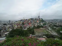 Las casas de colores del barrio Las Peñas y el cerro Santa Ana, en Guayaquil